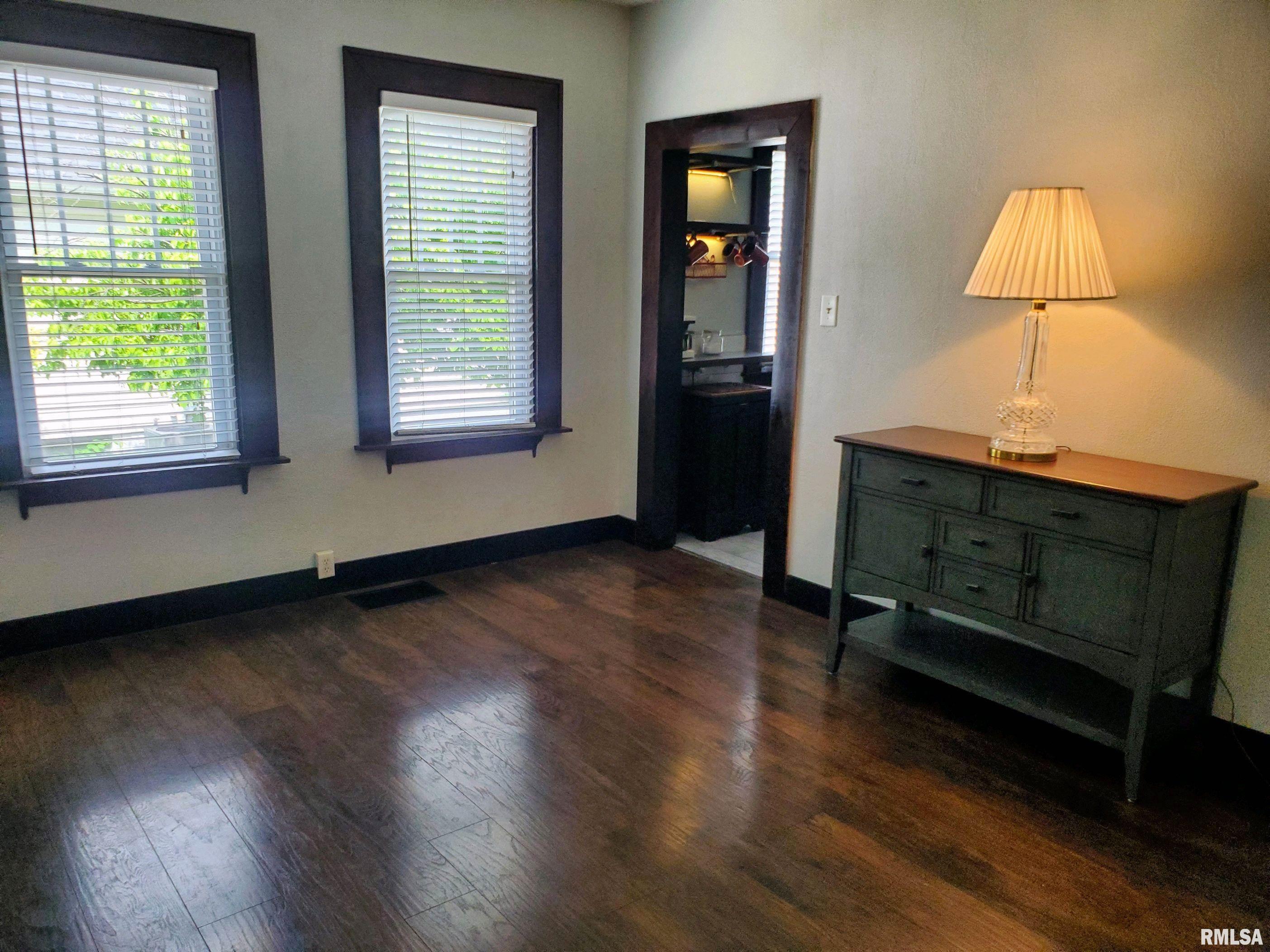 1305 Oak Ridge Avenue Pekin, IL 61554 - Photo 8 of 31 Gallery Image 8