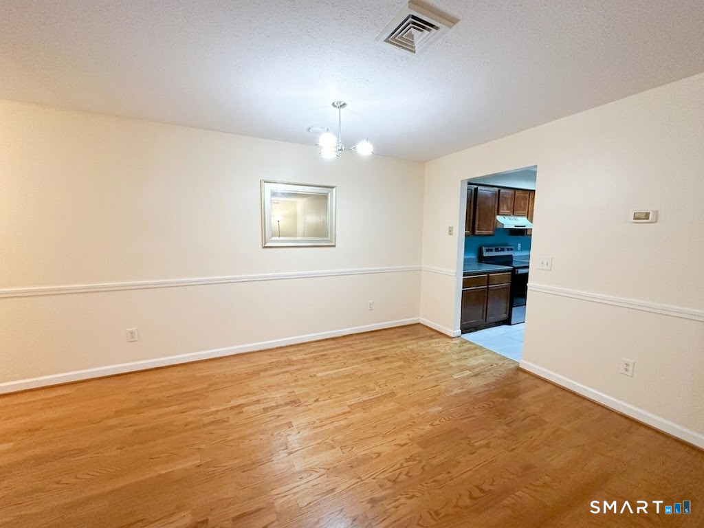 6 Concorde Way, Unit B4 Windsor Locks, CT 06096 - Photo 7 of 16 DINING AREA TO KITCHEN