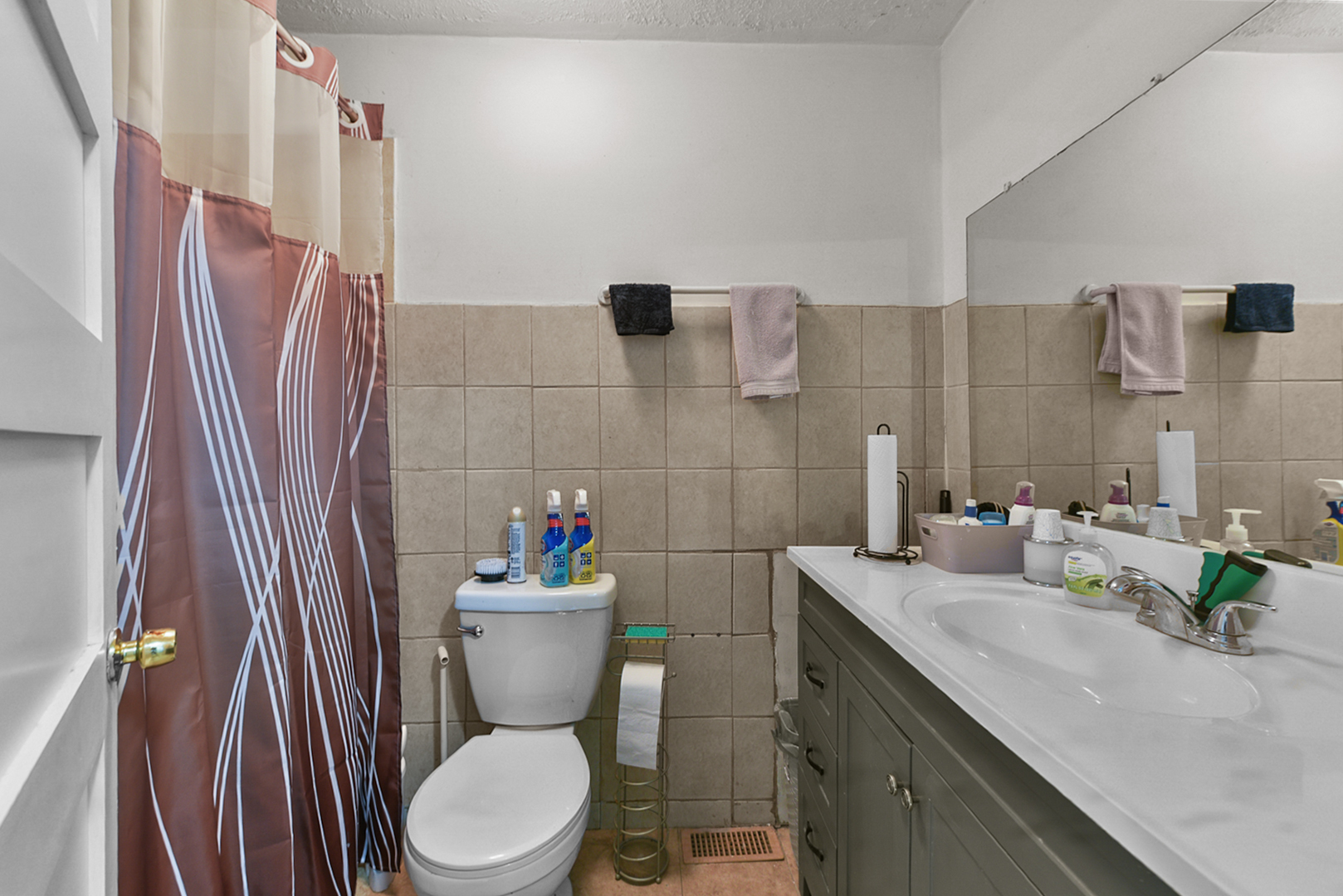 12746 South Kenneth Avenue, Unit 2F Alsip, IL 60803 - Photo 13 of 14 a bathroom with a sink toilet and shower