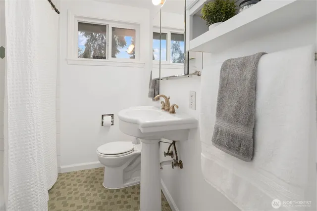 $725,000 | 14528 Ashworth Avenue North, Shoreline, WA 98133