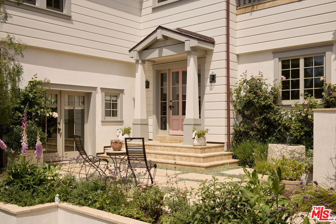 239 West Channel Road Santa Monica, CA 90402 - Photo 6 of 34