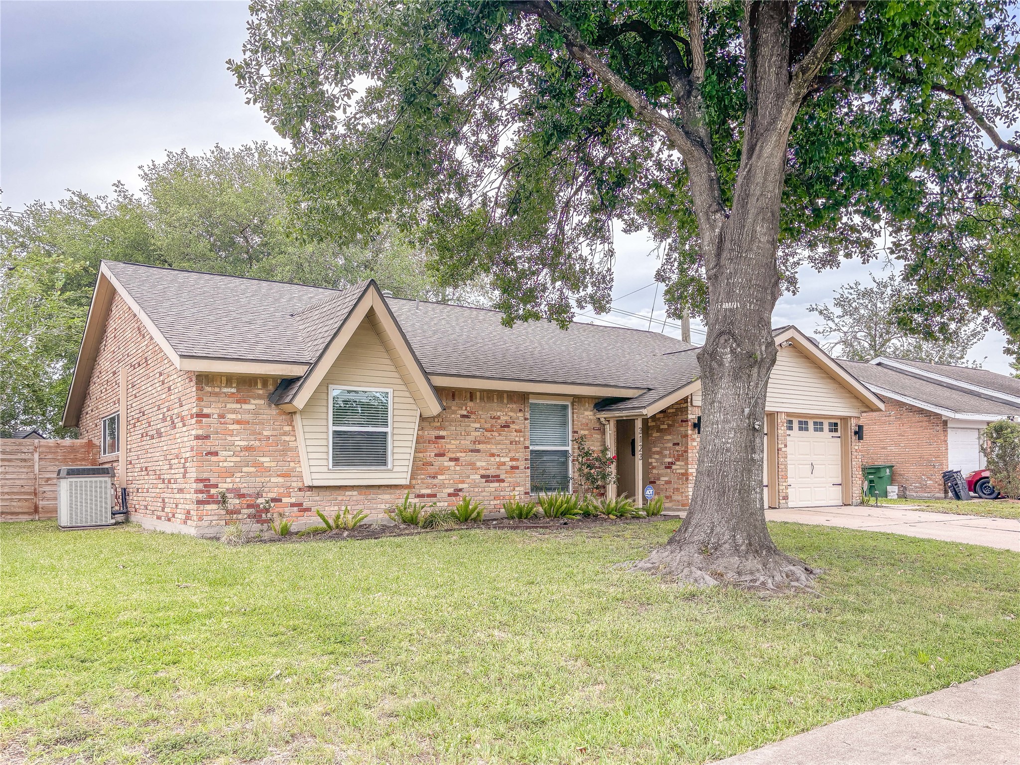 3123 Lazy Spring Drive Houston, TX 77080 - Photo 2 of 24