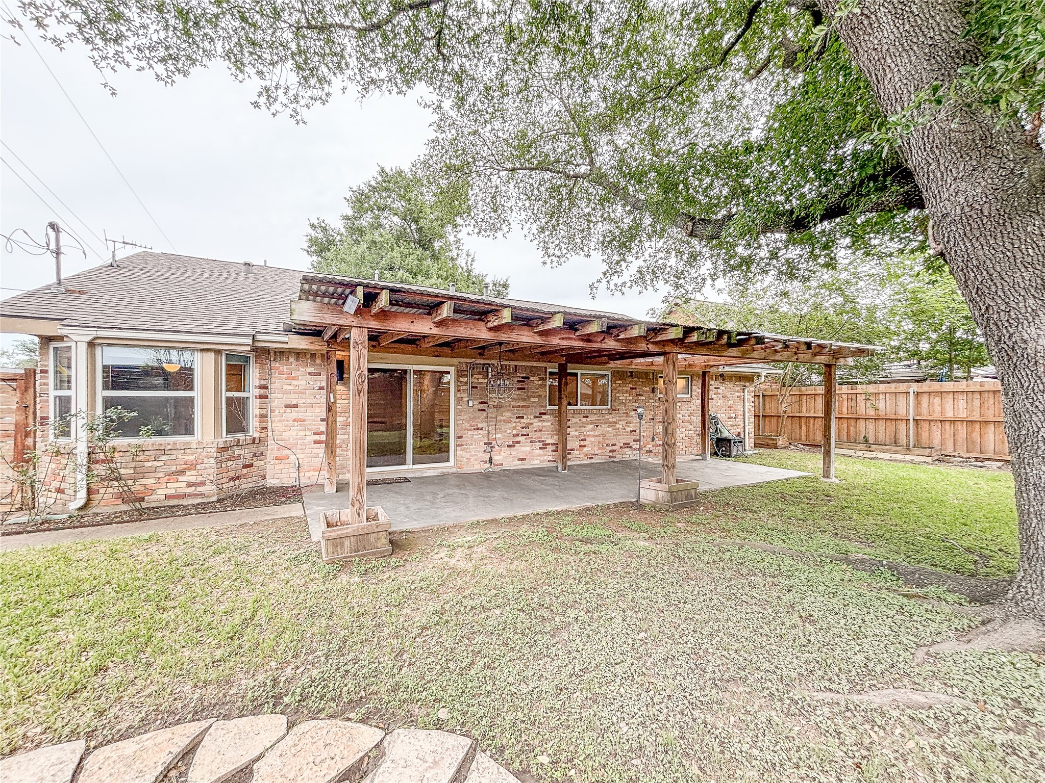3123 Lazy Spring Drive Houston, TX 77080 - Photo 21 of 24 front view of a house with a yard