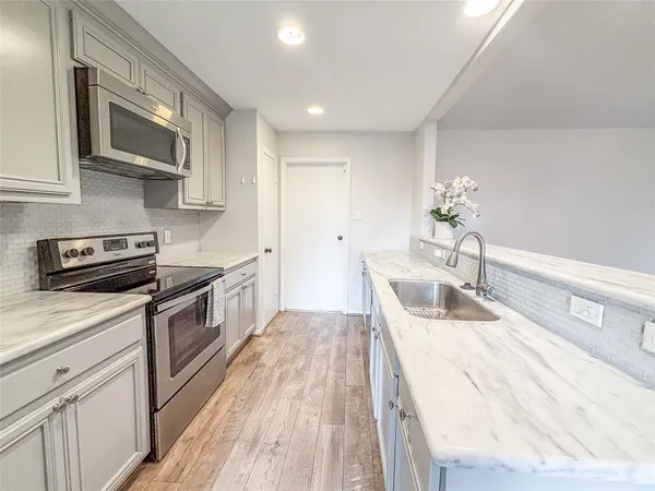 $330,000 | 3123 Lazy Spring Drive, Houston, TX 77080