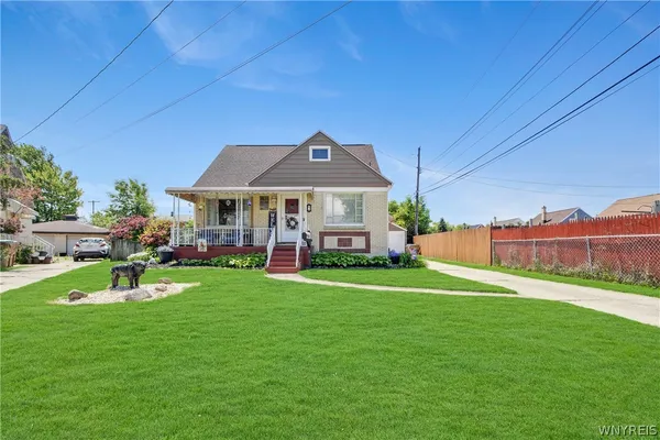 $269,900 | 4 Amurra Court, Cheektowaga, NY 14225