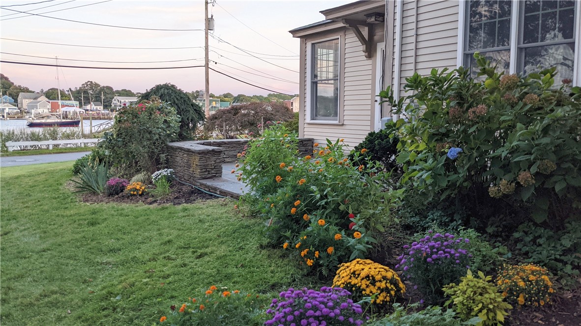 169 Mathewson Road Barrington, RI 02806 - Photo 4 of 33 Gallery Image 4