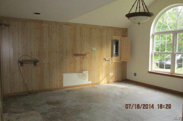 908 Willow Grove Road Pocono Summit, PA 18346 - Photo 12 of 19 Gallery Image 12