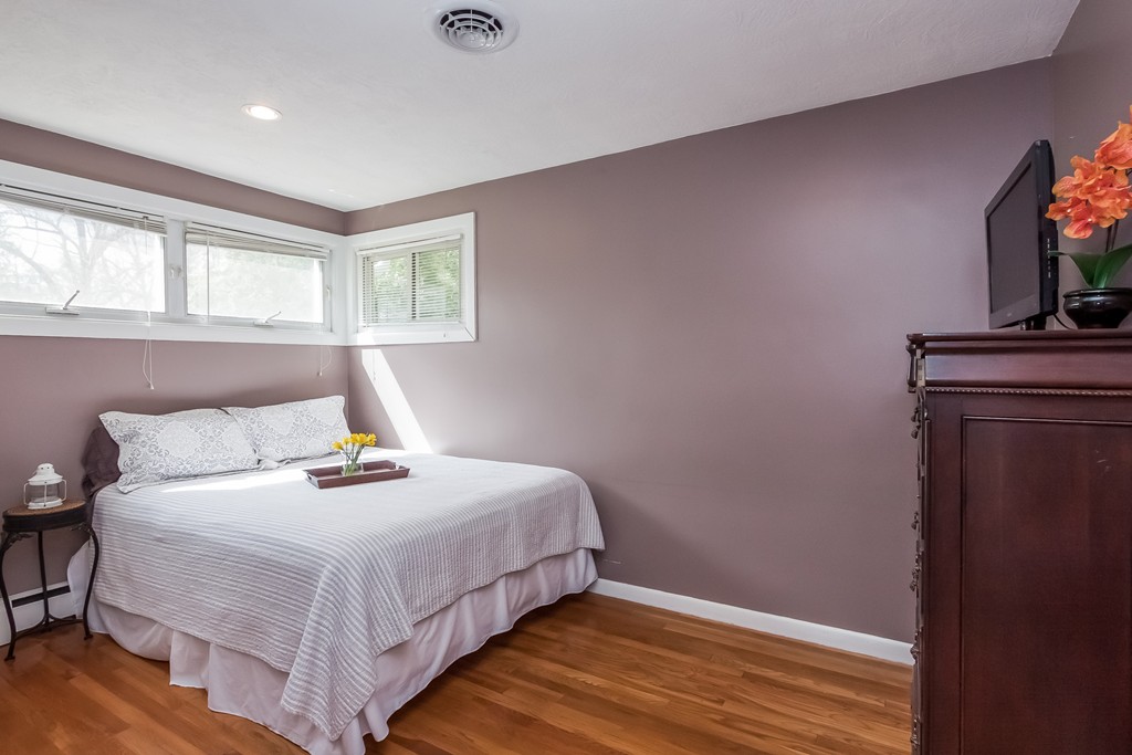 72 Squire Lane Springfield, MA 01118 - Photo 22 of 30 Gallery Image 22