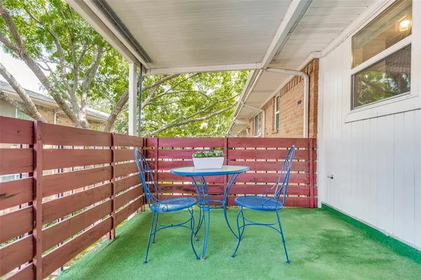 a view of a chairs with a table in a backyard