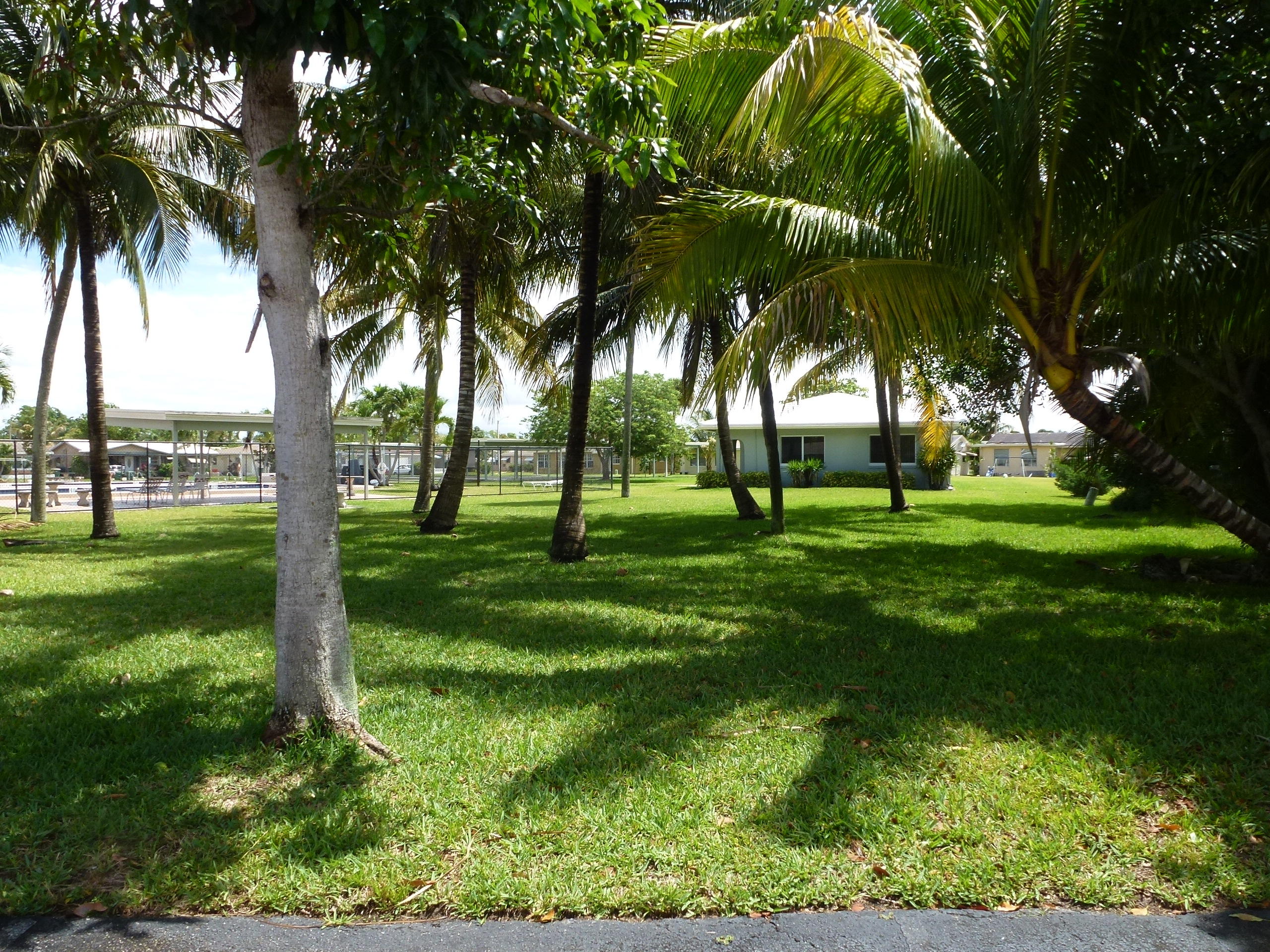 6005 Northwest 68th Avenue Tamarac, FL 33321 - Photo 24 of 25 Community recreational area