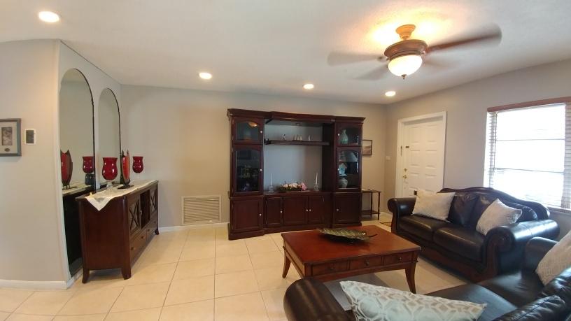 6005 Northwest 68th Avenue Tamarac, FL 33321 - Photo 7 of 25 Living Room