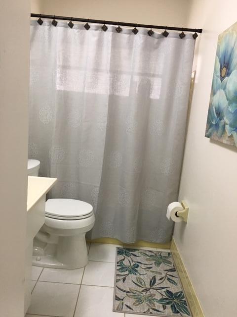 6005 Northwest 68th Avenue Tamarac, FL 33321 - Photo 9 of 25 Bathroom