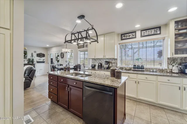 $685,000 | 413 North Albro Road, Prosser, WA 99350