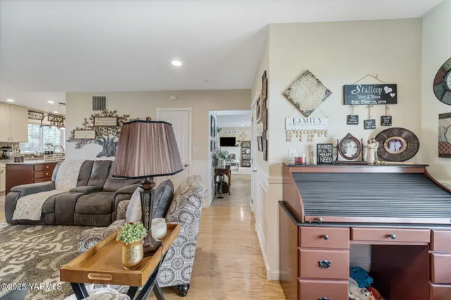 $685,000 | 413 North Albro Road, Prosser, WA 99350