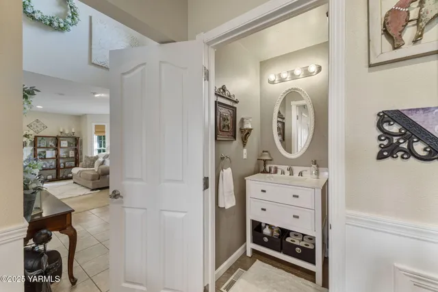 $685,000 | 413 North Albro Road, Prosser, WA 99350