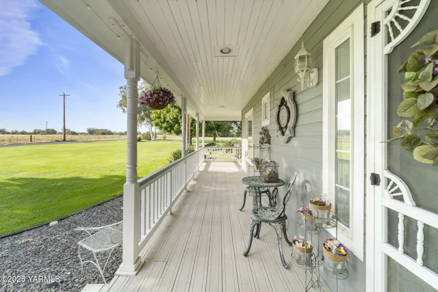 $685,000 | 413 North Albro Road, Prosser, WA 99350