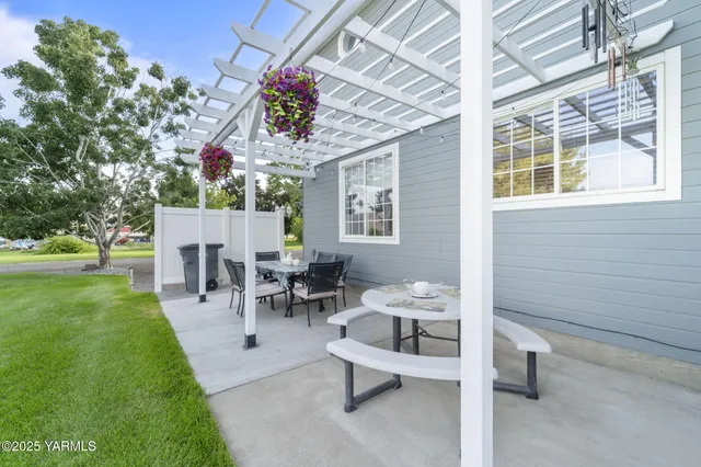 $685,000 | 413 North Albro Road, Prosser, WA 99350