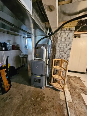 $184,500 | 454 South Des Plaines Street, Joliet, IL 60436