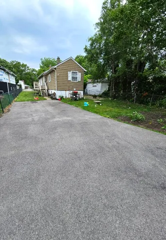 $184,500 | 454 South Des Plaines Street, Joliet, IL 60436