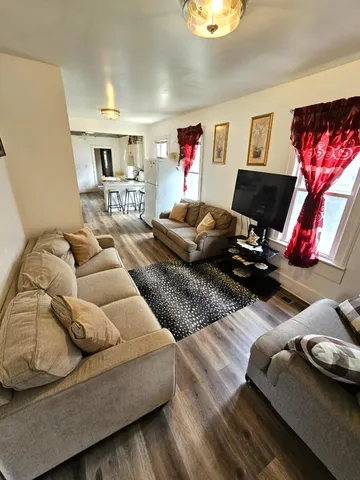 $184,500 | 454 South Des Plaines Street, Joliet, IL 60436