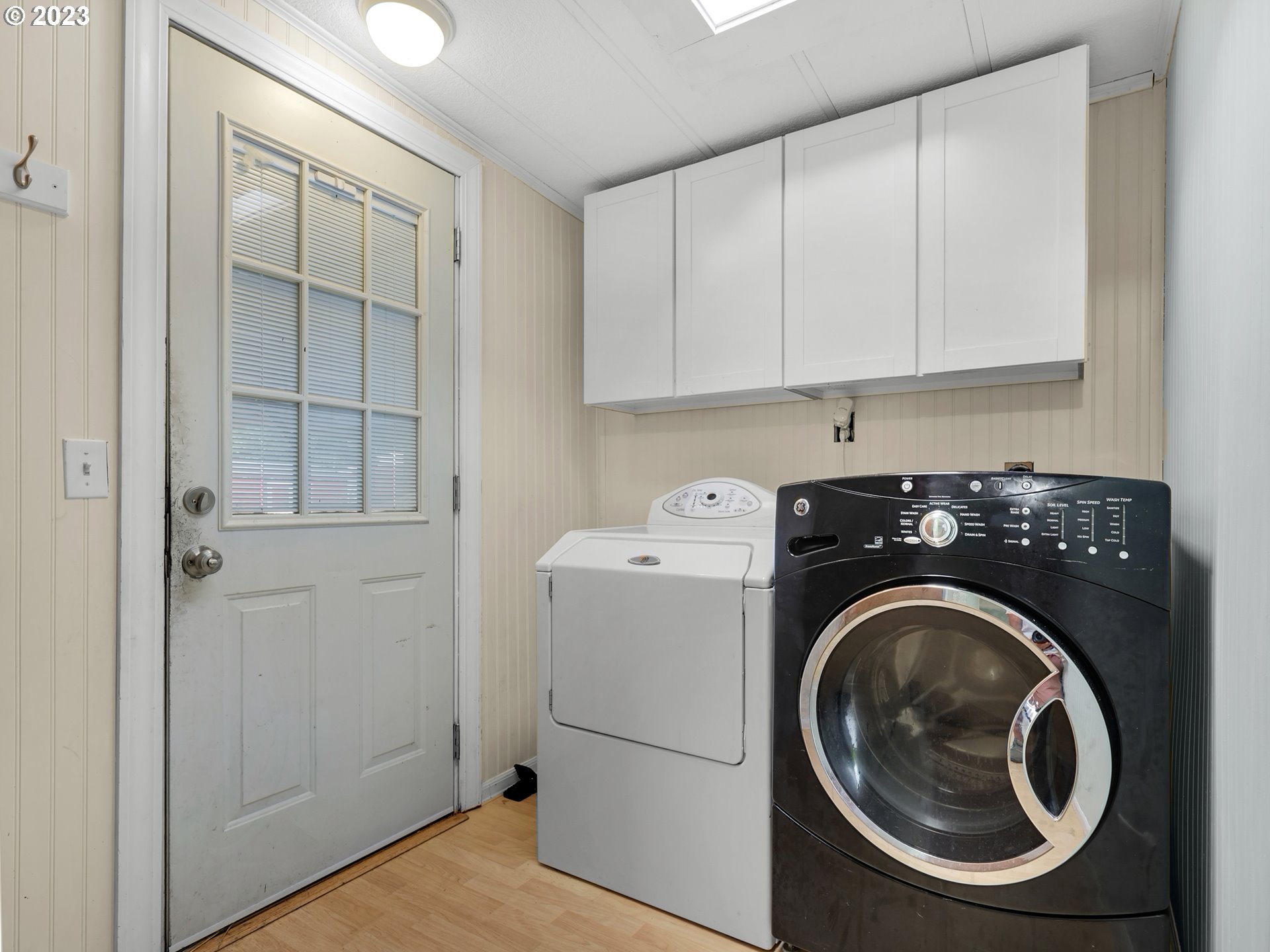 92287 Walluski Loop Astoria, OR 97103 - Photo 12 of 39 a utility room with dryer and washer