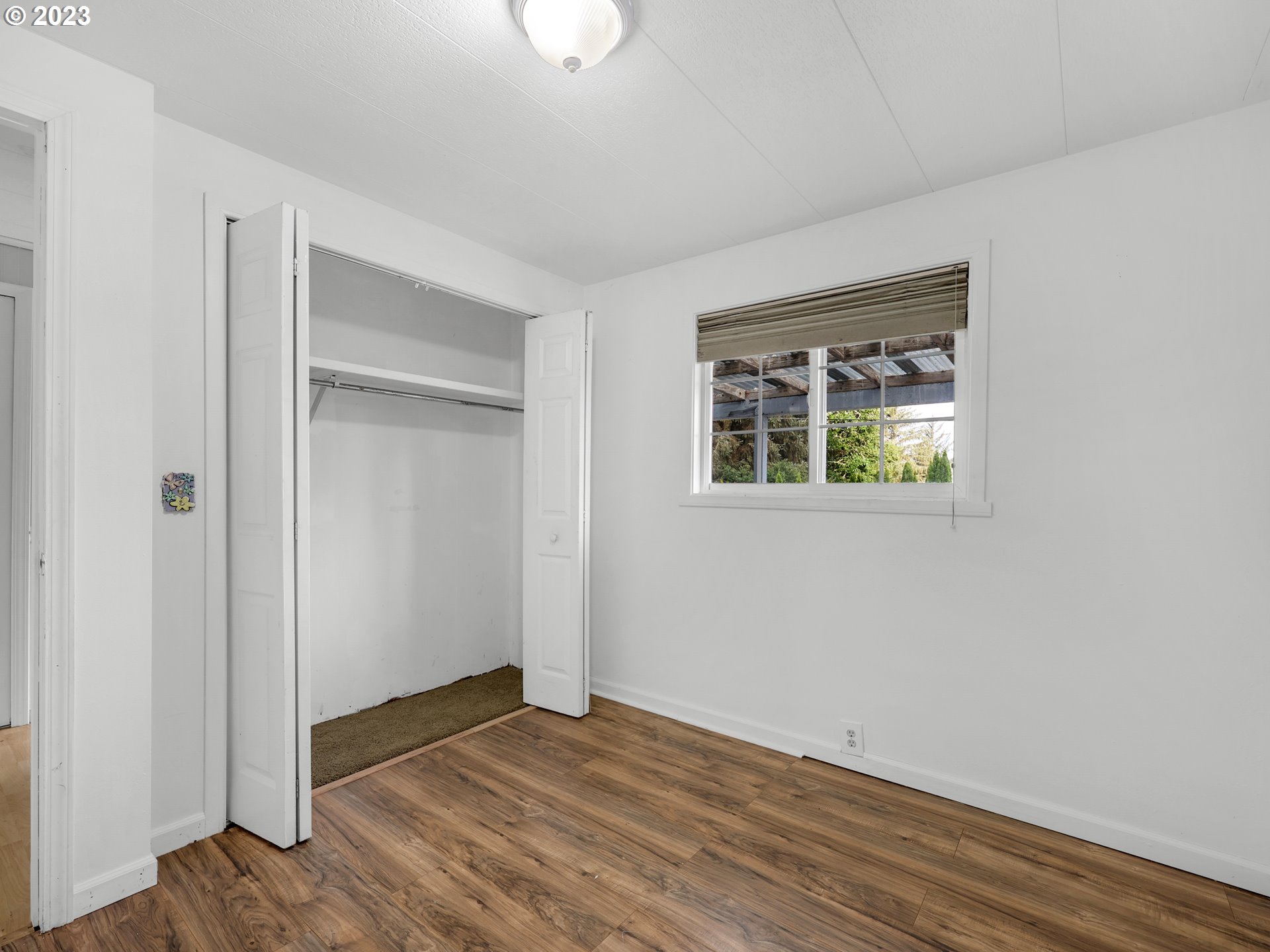 92287 Walluski Loop Astoria, OR 97103 - Photo 18 of 39 a view of an empty room with wooden floor and a window