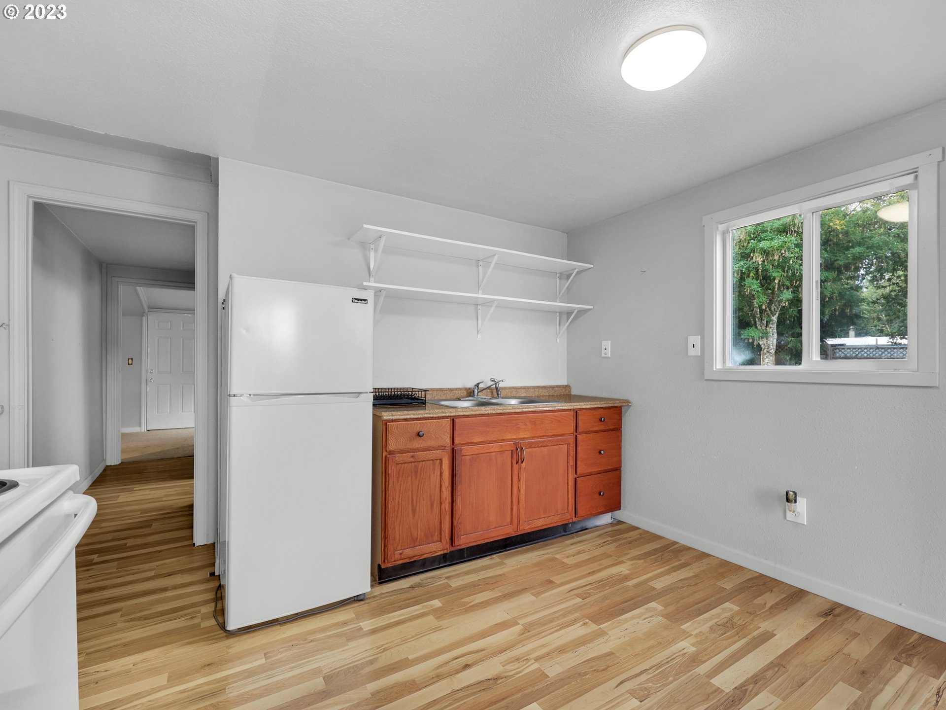 92287 Walluski Loop Astoria, OR 97103 - Photo 27 of 39 a room with closet and window