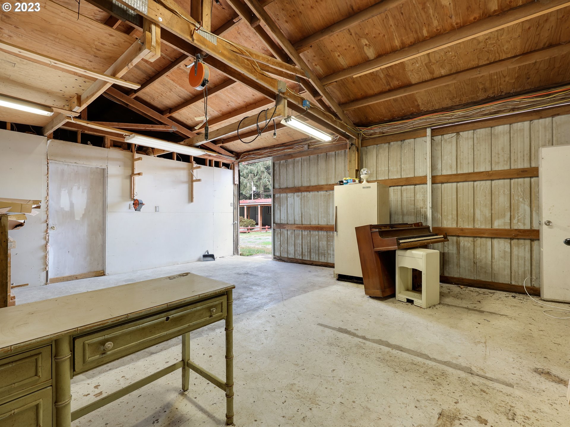 92287 Walluski Loop Astoria, OR 97103 - Photo 35 of 39 a view of a garage
