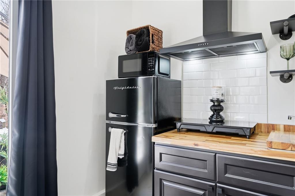 710 Lumber Company Road Talking Rock, GA 30175 - Photo 9 of 27 a kitchen with a refrigerator and a stove