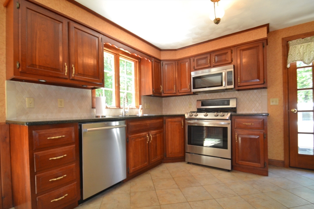 18 Bennett Road Rochester, MA 02770 - Photo 6 of 42