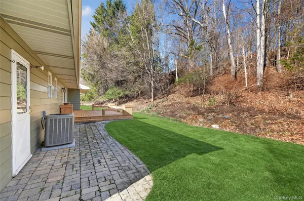 a view of a backyard with pathway