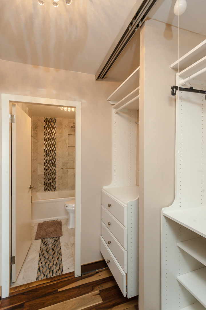 5455 North Sheridan Road, Unit 3307 Chicago, IL 60640 - Photo 16 of 21 a view of front door with a door