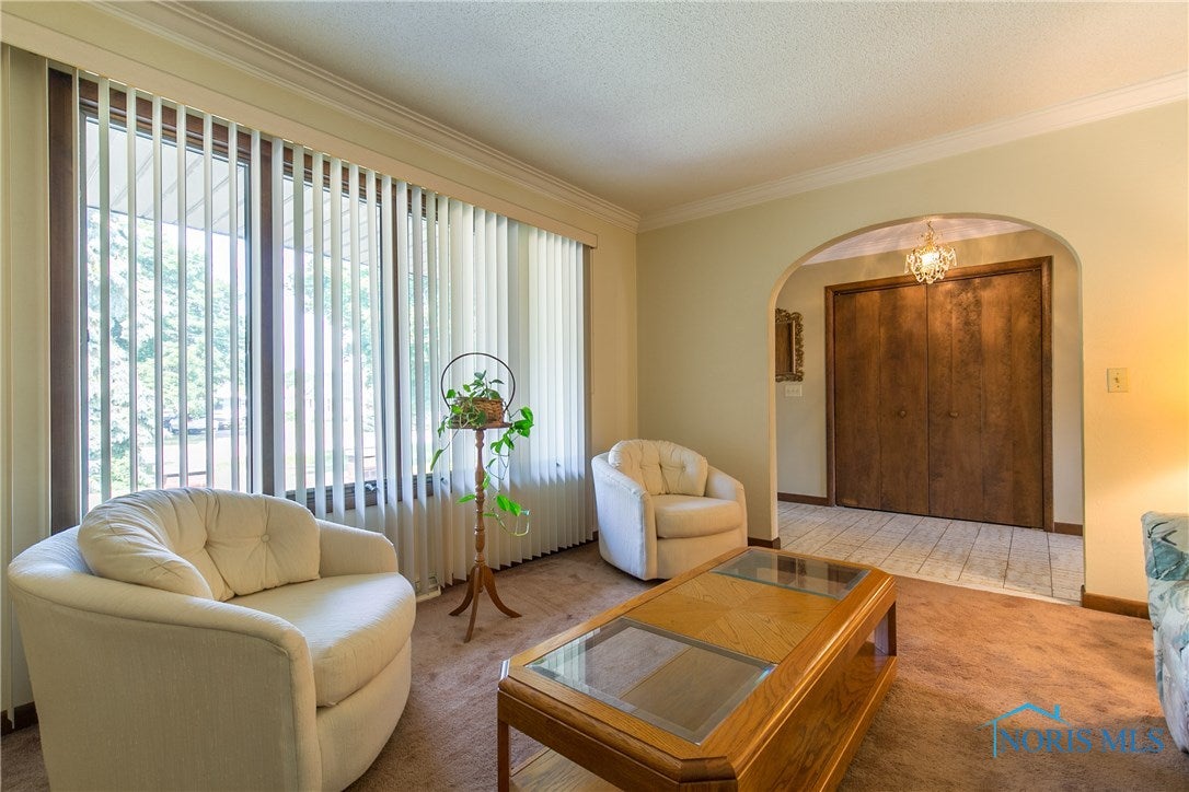 146 Taylor Road Oregon, OH 43616 - Photo 6 of 36 Gallery Image 6