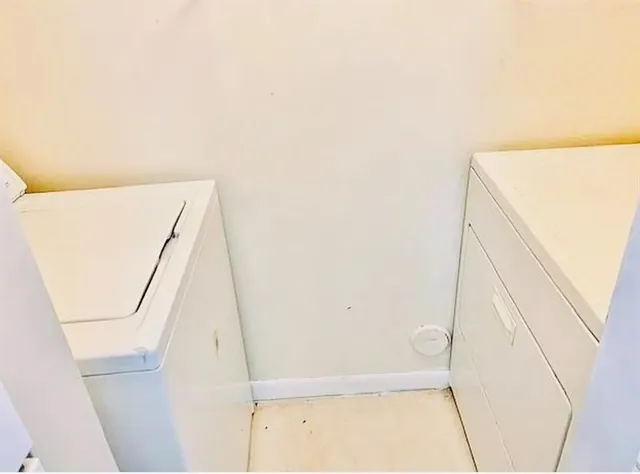 a view of living room washer and dryer