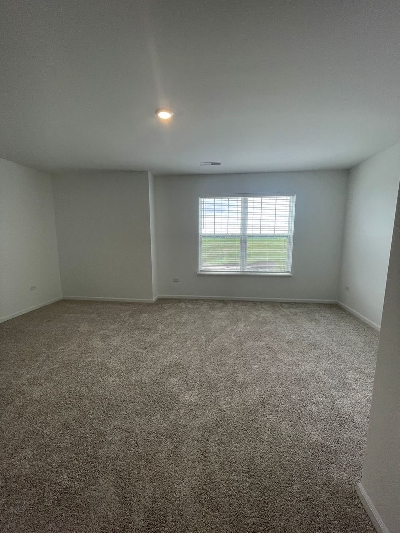 104 Henderson Street Oswego, IL 60543 - Photo 6 of 21 an empty room with a window