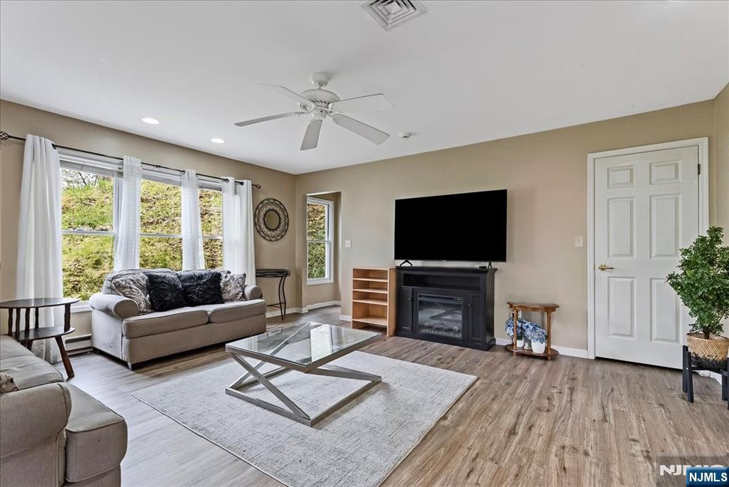 17 Albanese Road Haledon, NJ 07508 - Photo 4 of 28