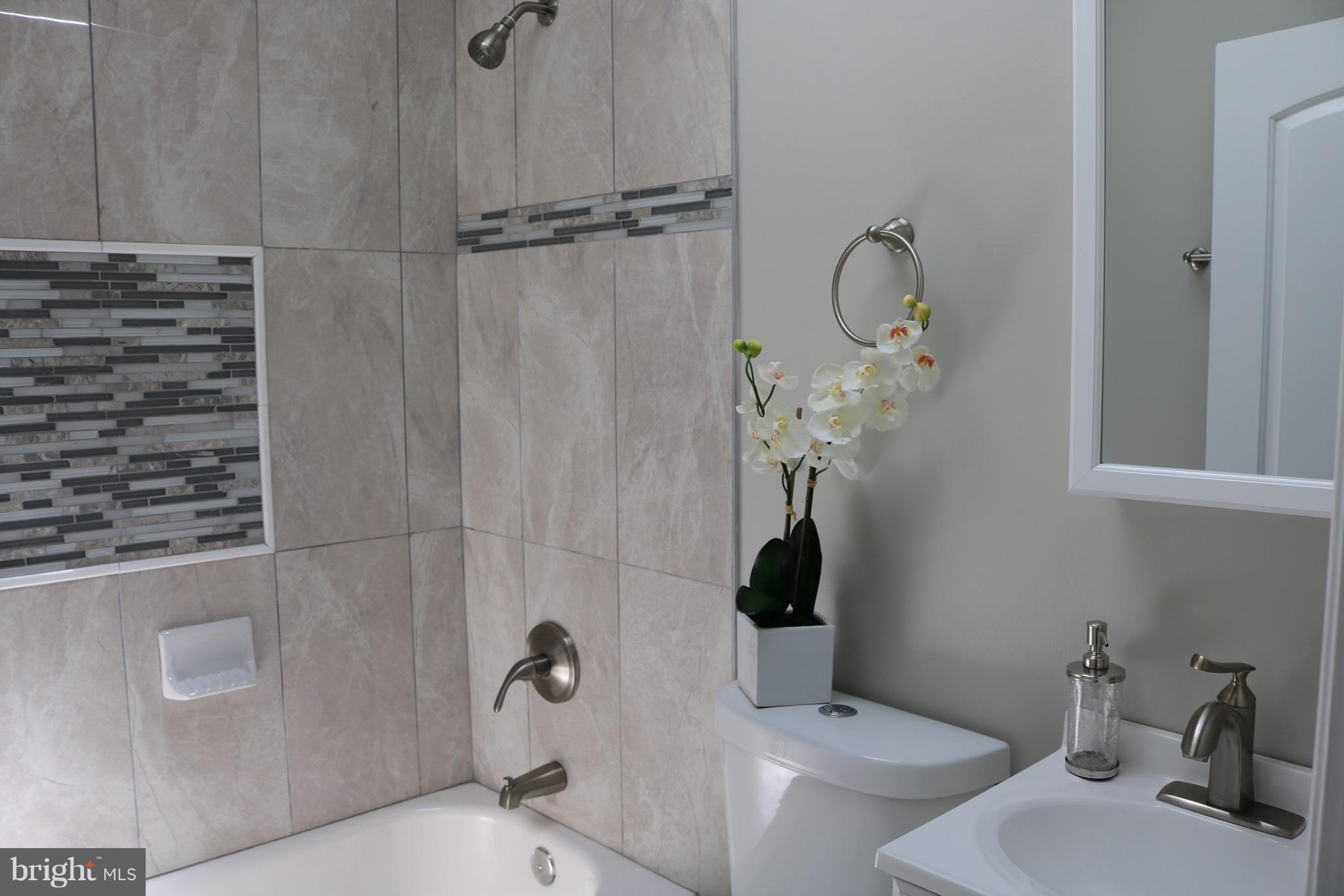 3817 Flowerton Road Baltimore, MD 21229 - Photo 12 of 27 Bath