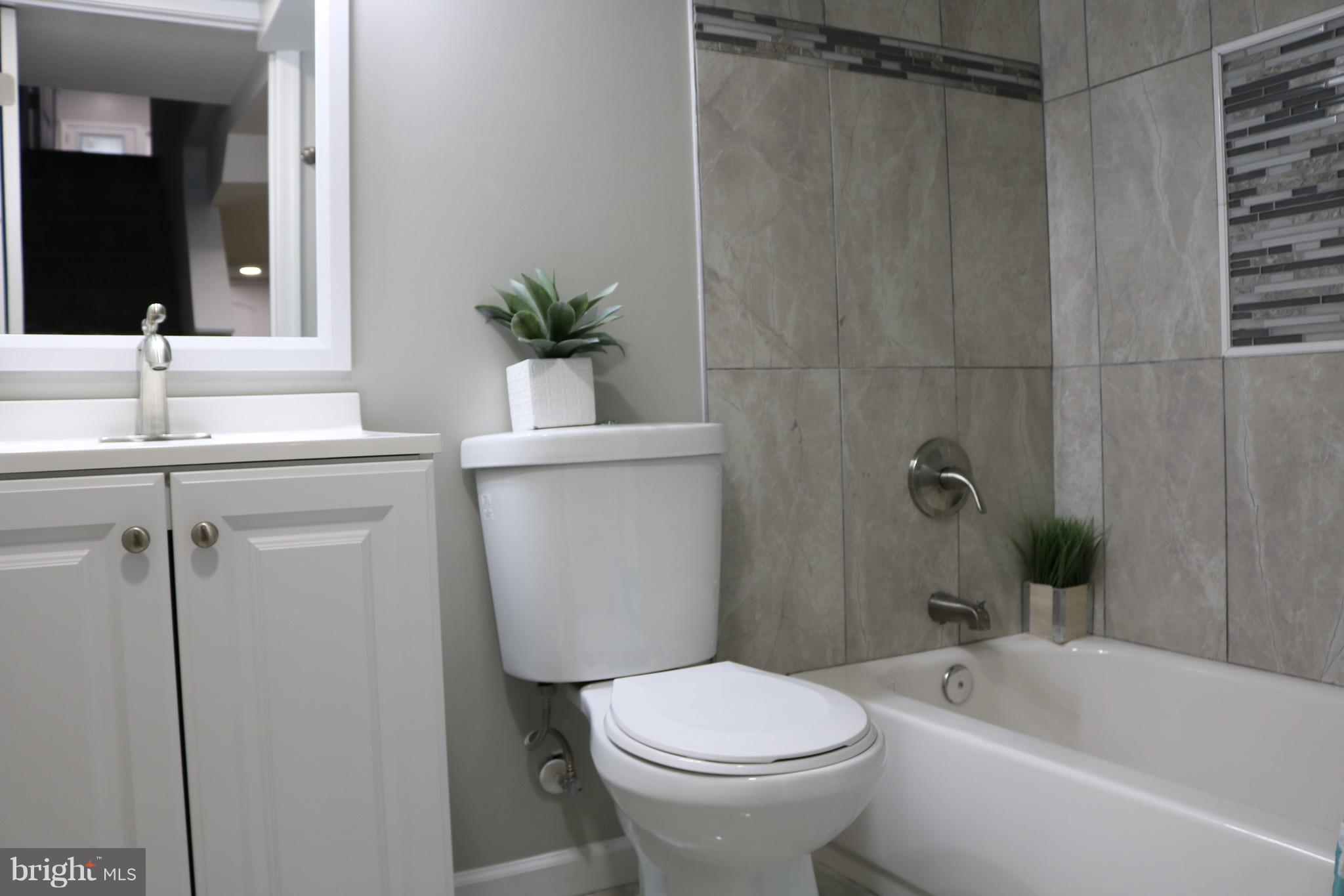 3817 Flowerton Road Baltimore, MD 21229 - Photo 22 of 27 Bath
