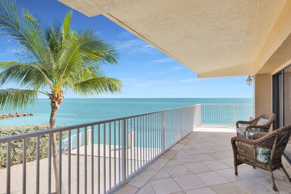 $1,299,999 | 1133 West Ocean Drive, Unit 17, Key Colony Beach, FL 33050