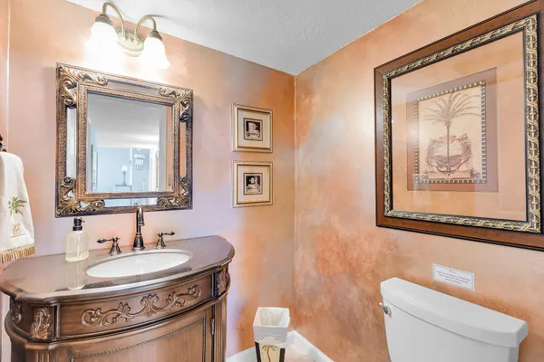 $1,299,999 | 1133 West Ocean Drive, Unit 17, Key Colony Beach, FL 33050