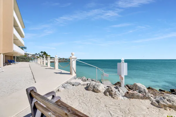 $1,299,999 | 1133 West Ocean Drive, Unit 17, Key Colony Beach, FL 33050