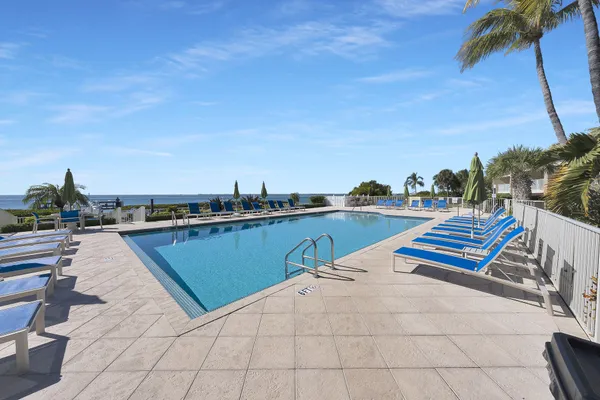 $1,299,999 | 1133 West Ocean Drive, Unit 17, Key Colony Beach, FL 33050