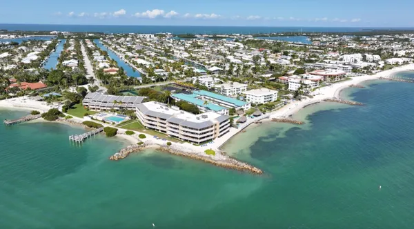 $1,299,999 | 1133 West Ocean Drive, Unit 17, Key Colony Beach, FL 33050