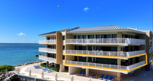 $1,299,999 | 1133 West Ocean Drive, Unit 17, Key Colony Beach, FL 33050