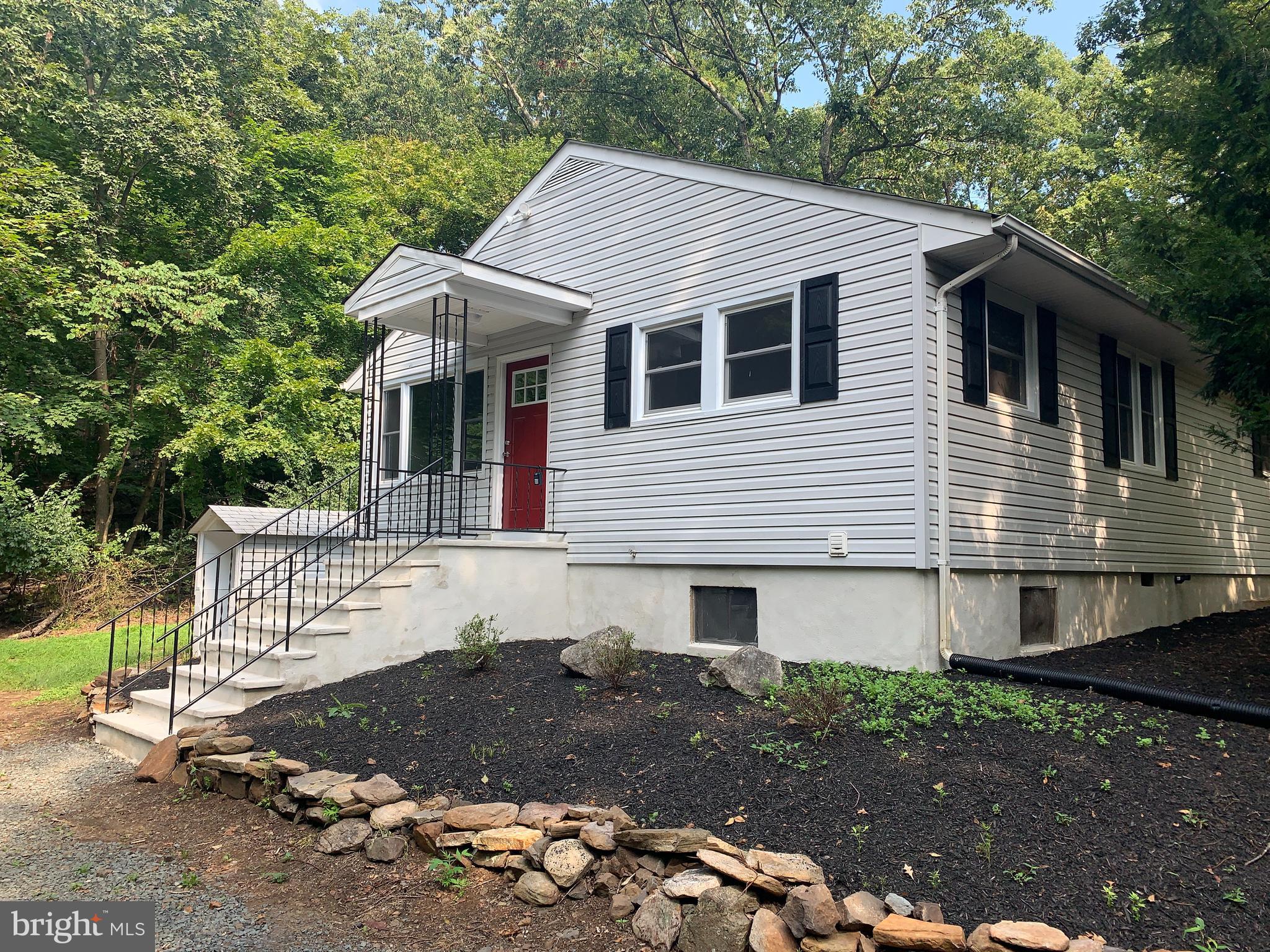 2302 Mountain Road Haymarket, VA 20169 - Photo 1 of 20 Front