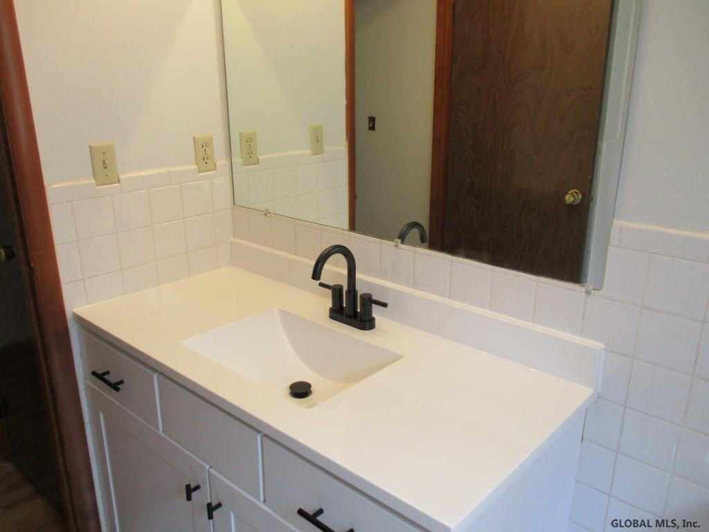 2023 Balltown Road Niskayuna, NY 12309 - Photo 13 of 45 Photo 12