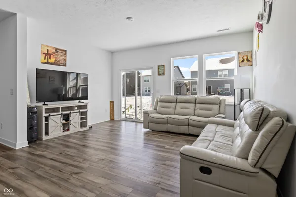 $339,400 | 726 Oxford Lane, Danville, IN 46122