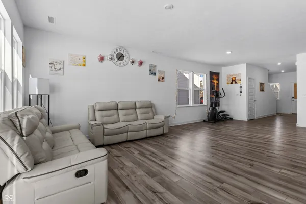 $339,400 | 726 Oxford Lane, Danville, IN 46122