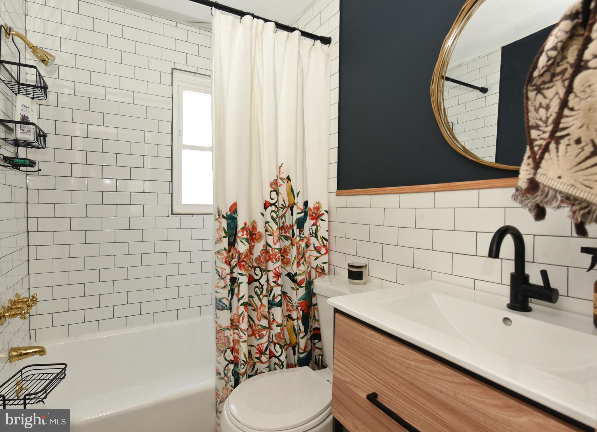 132 Roxboro Road Trenton, NJ 08648 - Photo 13 of 25 First floor bath with shower/tub