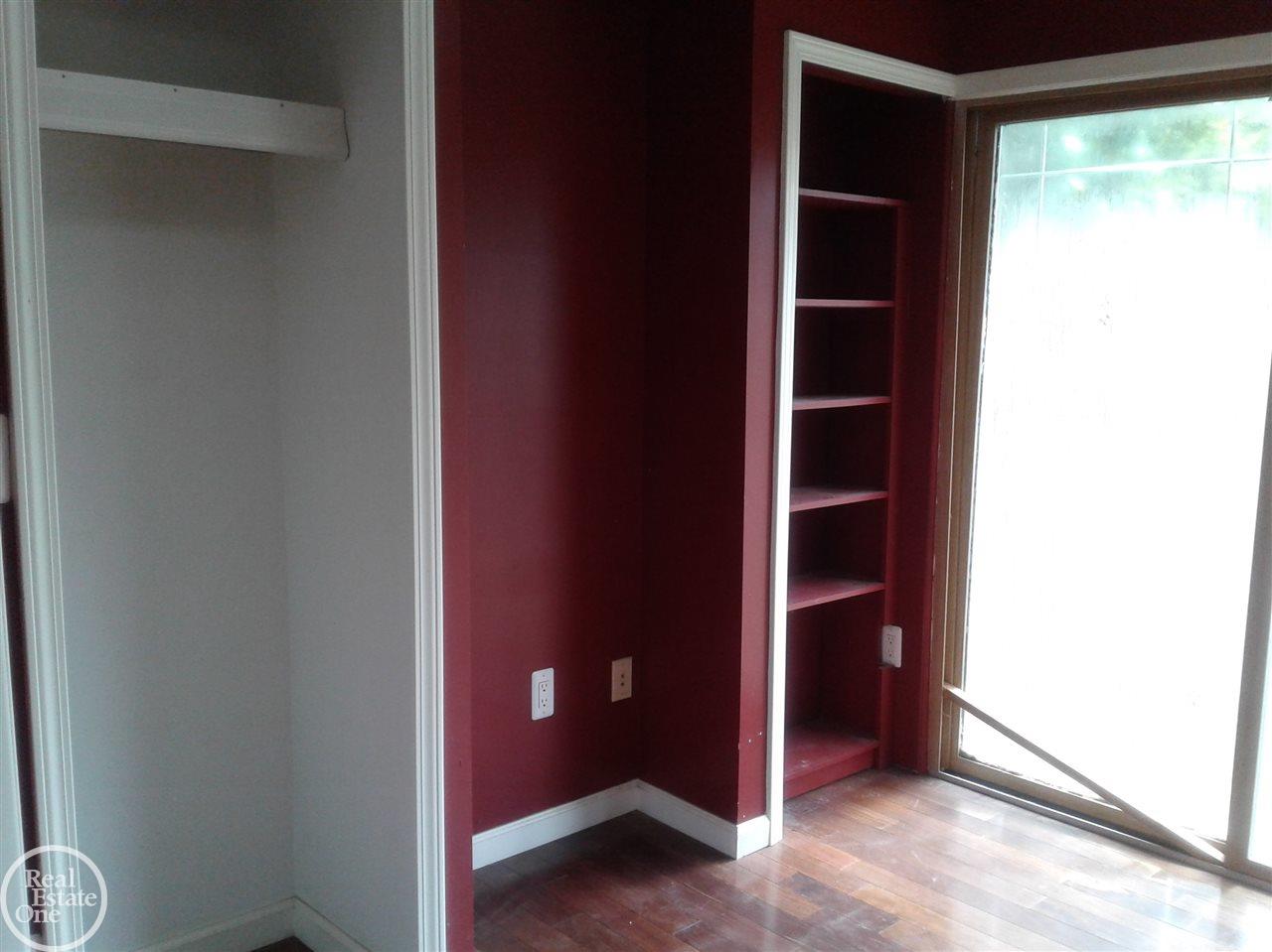 8576 Clinton River Road Sterling Heights, MI 48314 - Photo 17 of 28 31382194-16.JPG